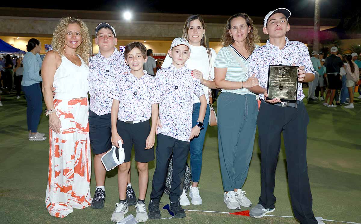 MARILÚ CEJA, DIEGO LACAVEX, ALEJANDRO DEUTSCH, LUIS SIMON, ILSE ANDRESEN DE GUTIÉRREZ Y CARLOS GUTIÉRREZ felices en la primera etapa del torneo