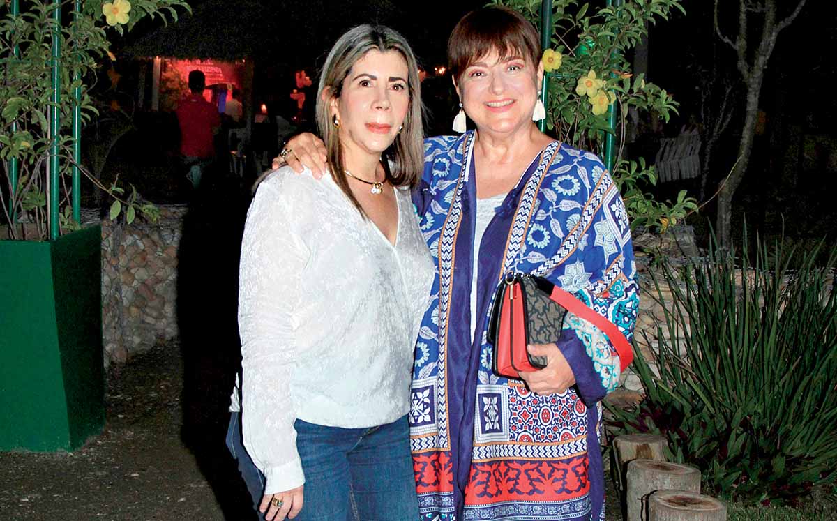 GABY BRITO Y ESPERANZA GUEVARA disfrutaron de la experiencia Lectura, Música y Leyenda