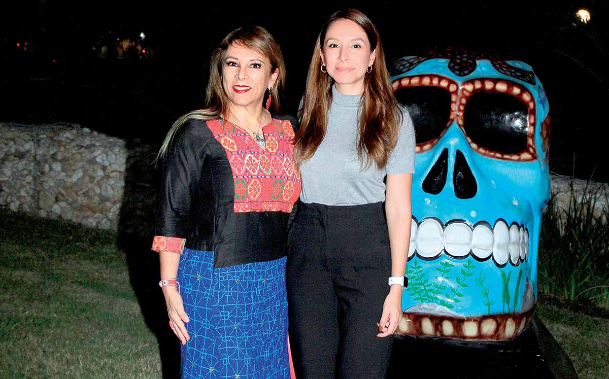 OLGA VALLADARES Y OLGA PÉREZ disfrutaron de la decoración