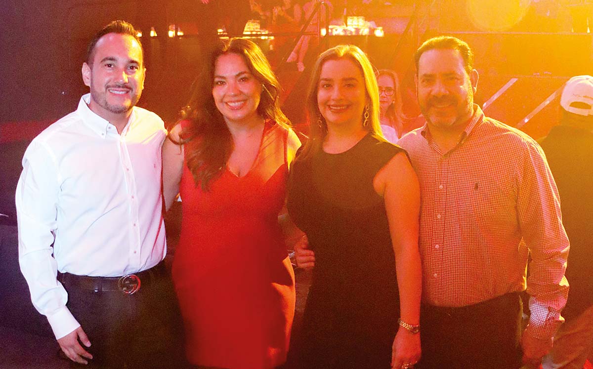 PATRICIO KING, MARCELA DEL OLMO, ALEXANDRA CASSE Y AMADO RODRÍGUEZ disfrutaron de un video sobre las actividades de la Cruz Roja durante el año