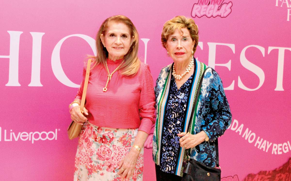 QUETA SILLER Y ANA SEGOVIA disfrutaron de los outfits que se mostraron en la pasarela