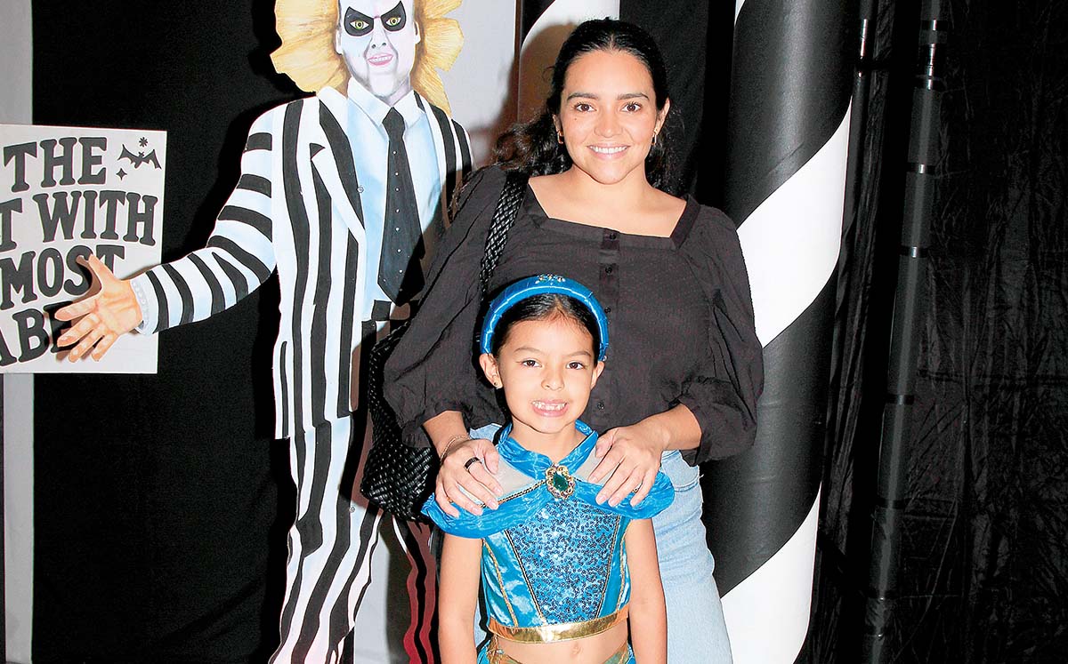 TANHIA MEDINA Y REGINA VENEGAS disfrutaron de la Noche de Brujas en el Casino Tampiqueño