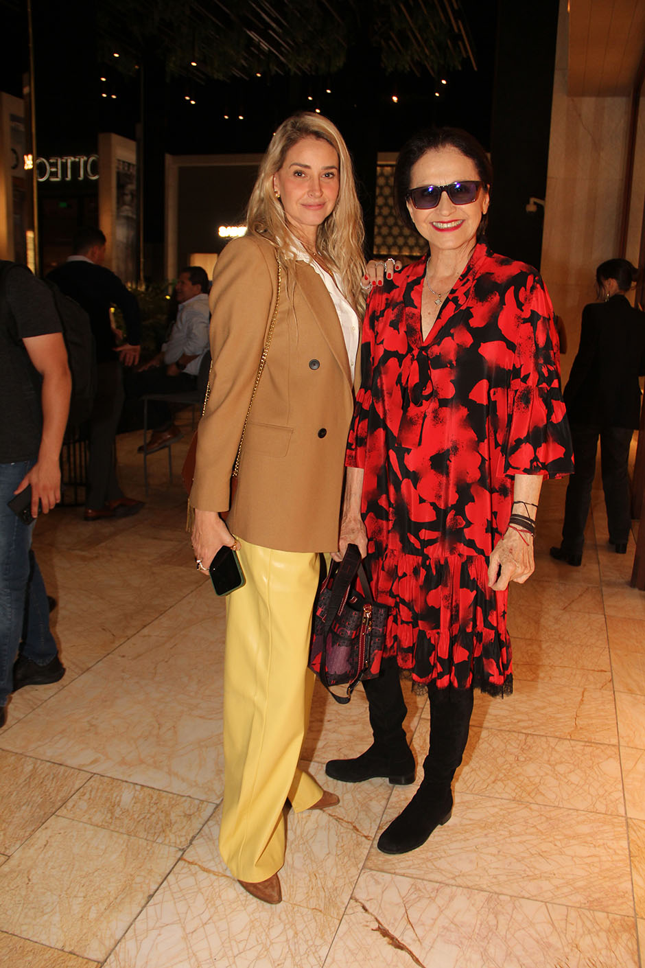 Lourdes Peláez y Mayi Martínez