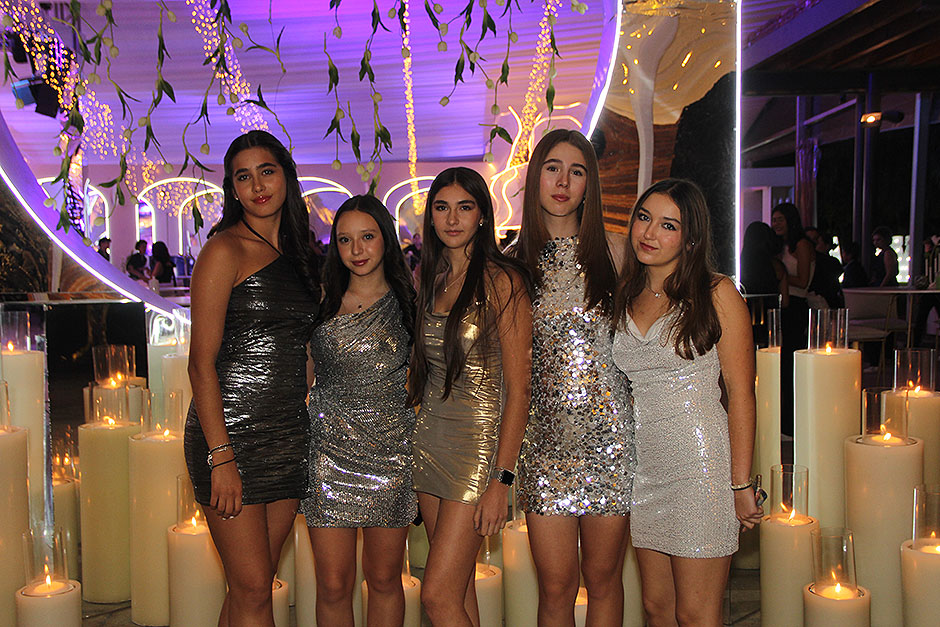 Valentina Tovar, Ana Pau Aispuro, María José Navarro, Kimi Tanaka y Sara Martín
