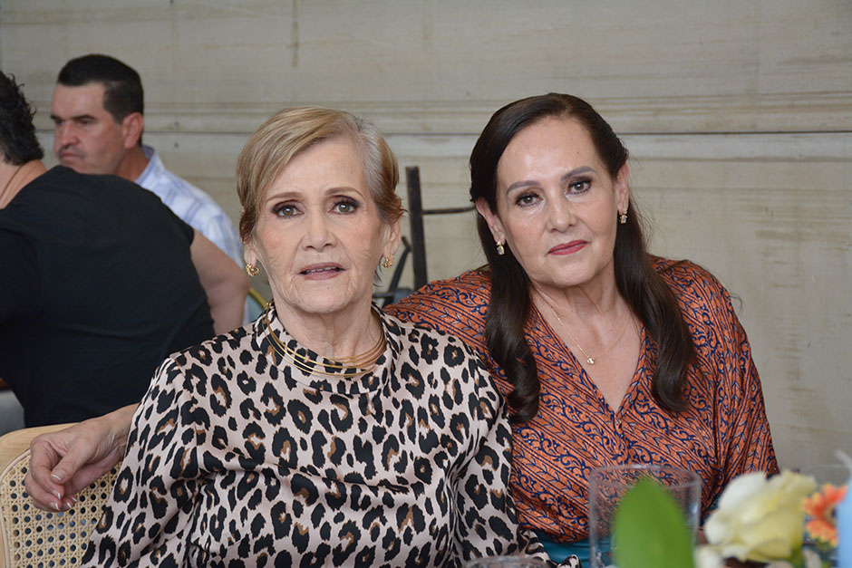 Amalia Corona y Leticia Corona