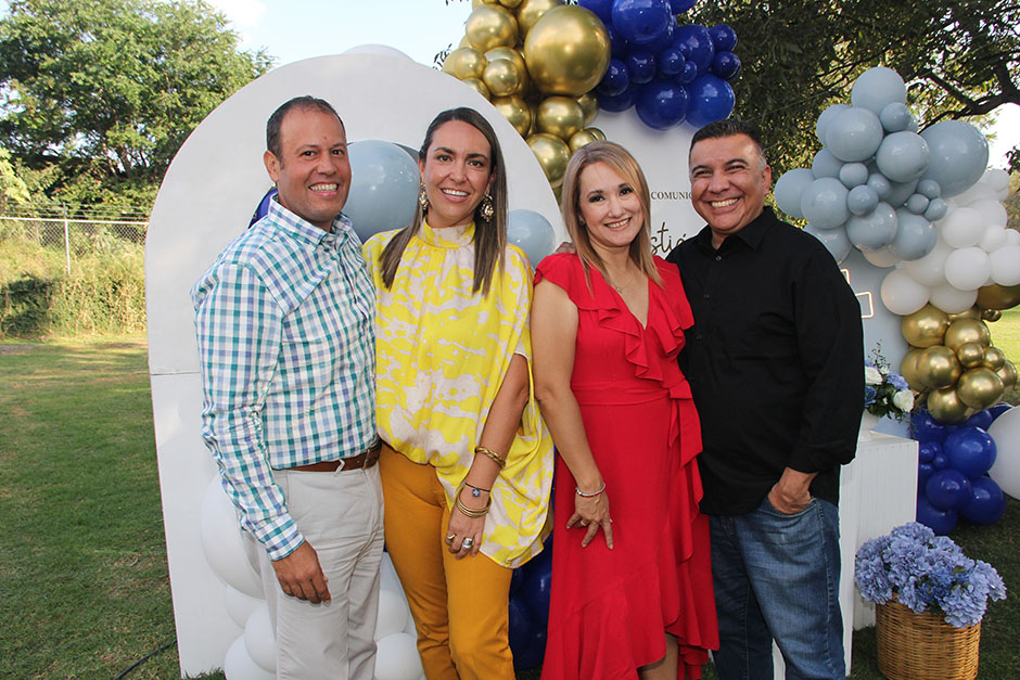 Francisco Ocaranza, Gina Cruz, Isela y Carlos Màrquez.