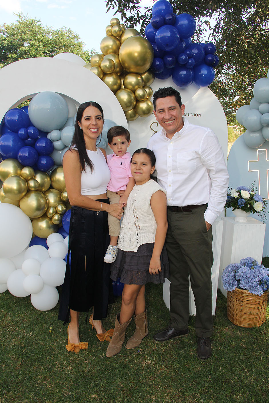 Judith Palos, Salvador Rosales Jr., Salvador Rosales y Sofía Rosales.