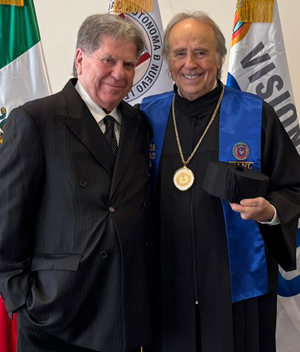 Francisco A. González y Joan Manuel Serrat . Fotos: Cortesía / Daniel Saldívar