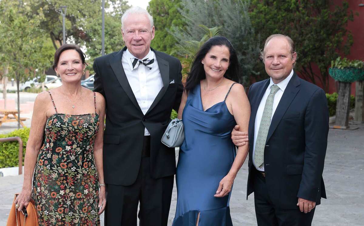 Jerrie Pena, Tim Donahil, Gabriela Pena y Pedro del Paso