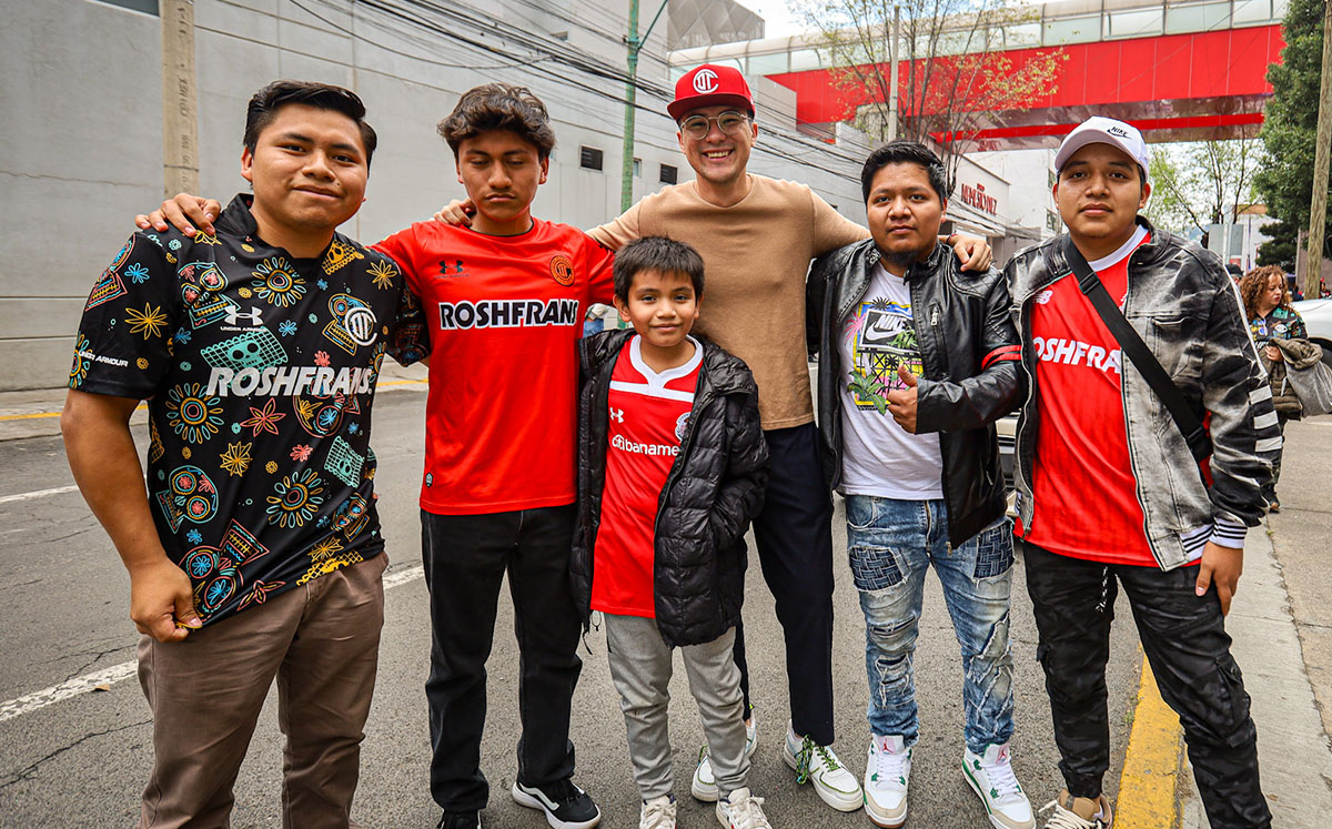 Rodrigo Valadez y Fans (Edgar Segura / Braulio García)