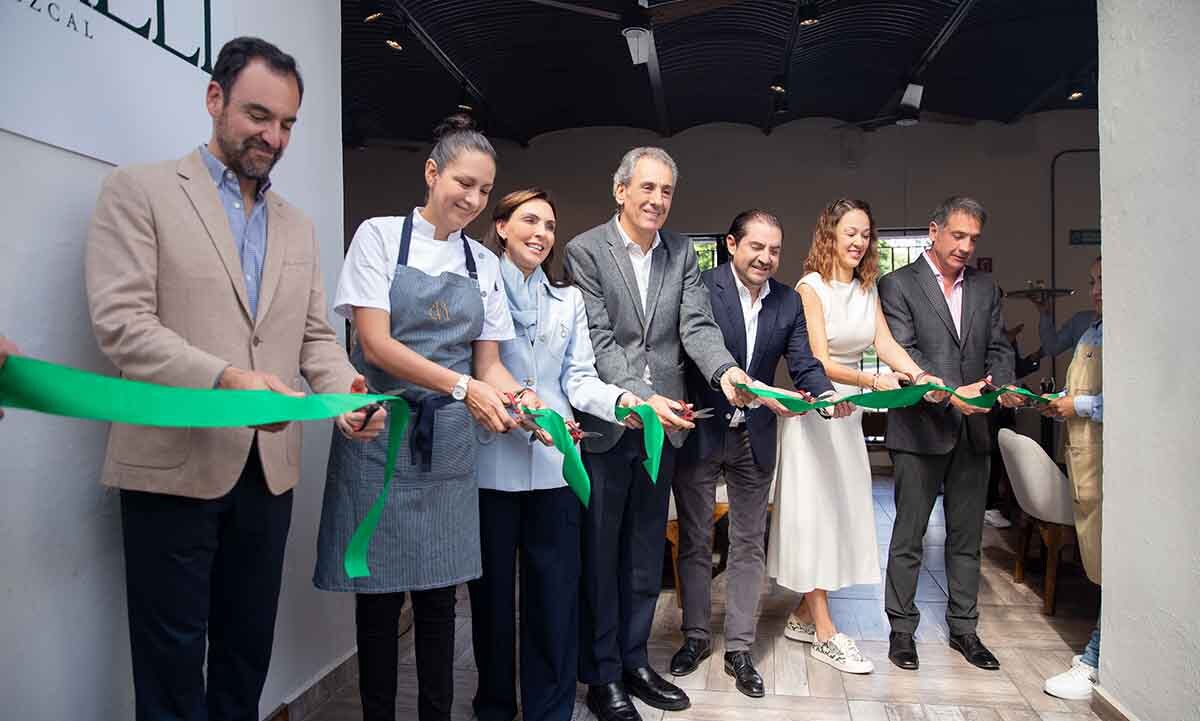 Durante el corte de listón