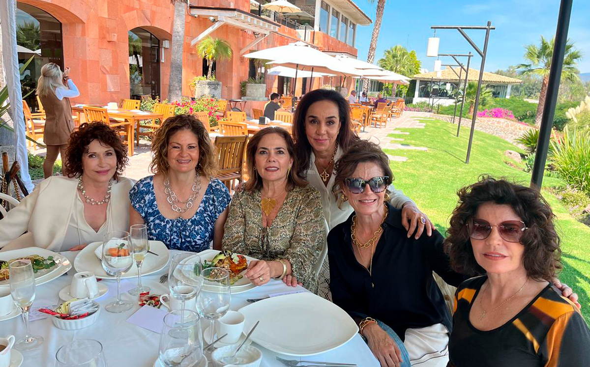 Mariela Rionda, Verónica Riond,a Adriana Villegas, Male Custodio,  Beatriz Muñoz y Pili Portugal