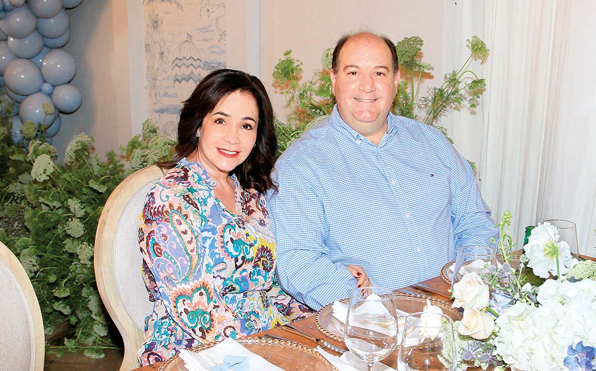 ANA MARY ROMO Y FERNANDO MARTÍNEZ llegaron puntuales al salón AMAIA