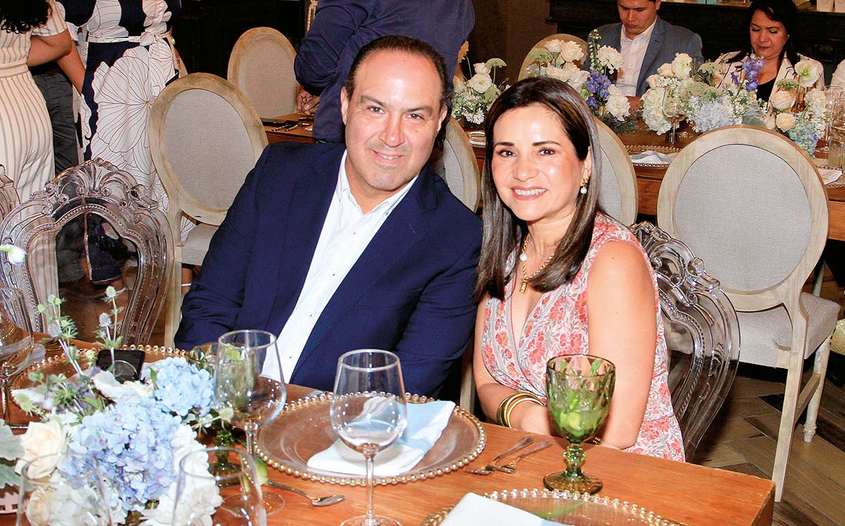 Asistentes llegaron con sus mejores outfits al festejo