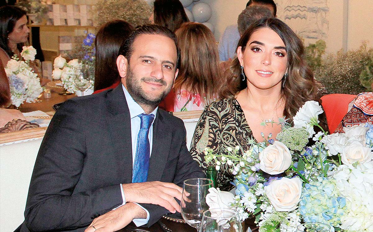 JUAN ESTEBAN SAAVEDRA Y CYNTHIA C. CLEMENTE disfrutaron de refrescantes mezcalitas, margaritas y gins