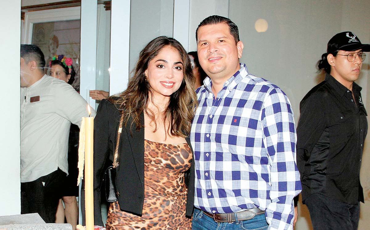 LESLIE SUÁREZ Y JOSÉ LUIS HINOJOSA disfrutaron de un delicioso menú de cuatro tiempos