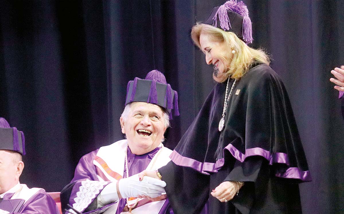 RODOLFO VEGA y GLORIA SEPTIÉN felices en la ceremonia