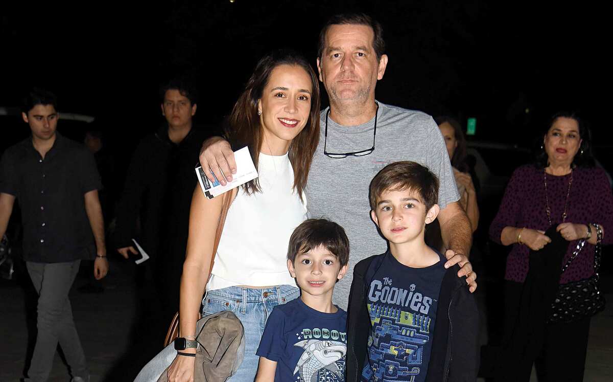 Stephanie Schiemann, Federico Santos, Alejandro Santos y Federico Santos