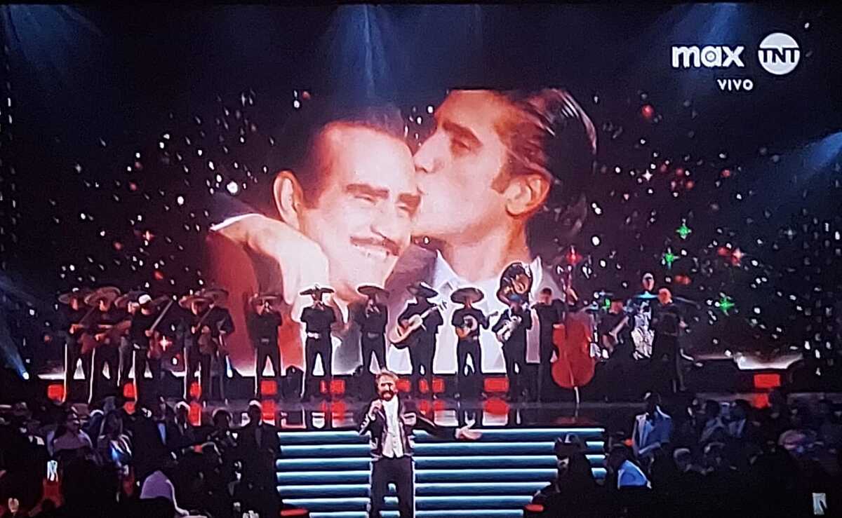 Alejandro Fernandez homenajea a Vicente (Max)