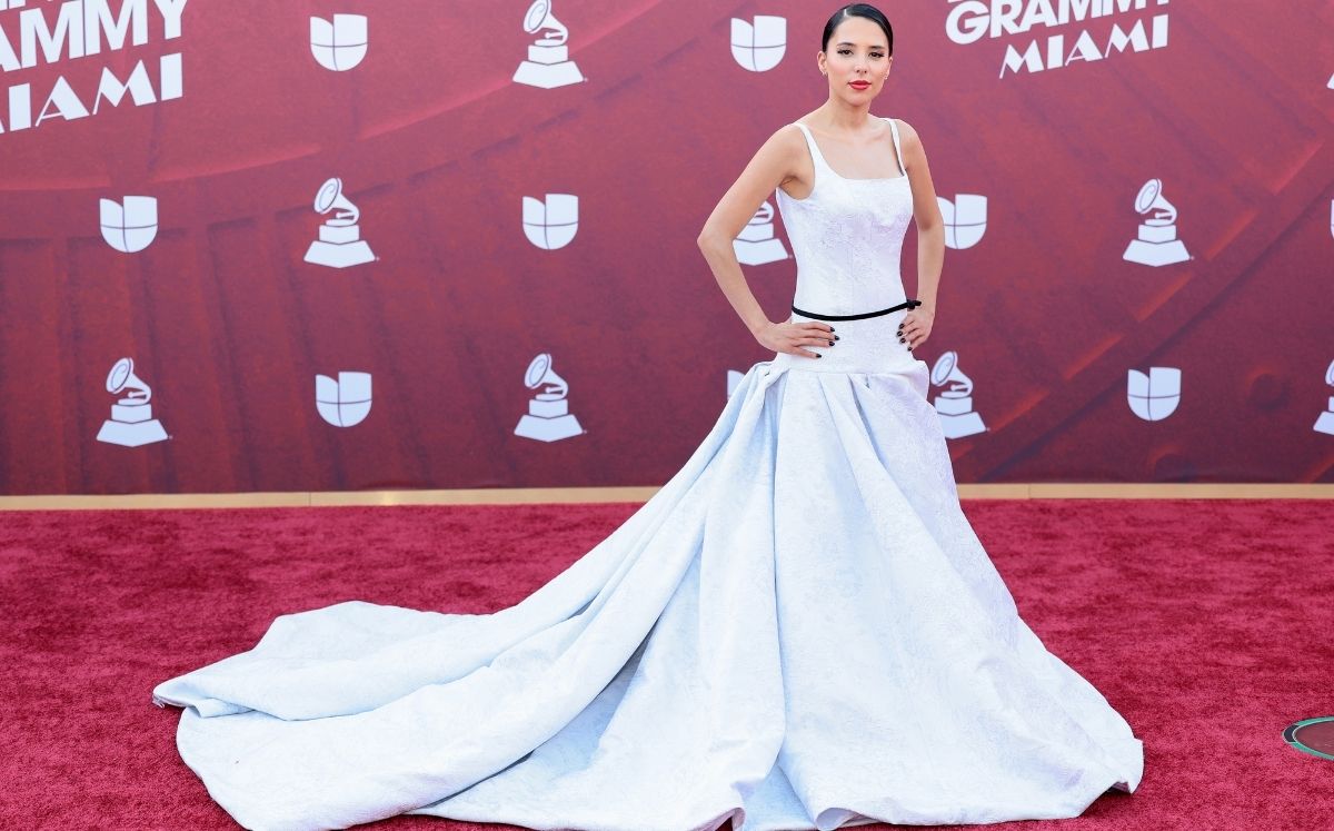 Majo Aguilar se lució con un vestido blanco en los Latin Grammy (Foto: Getty)