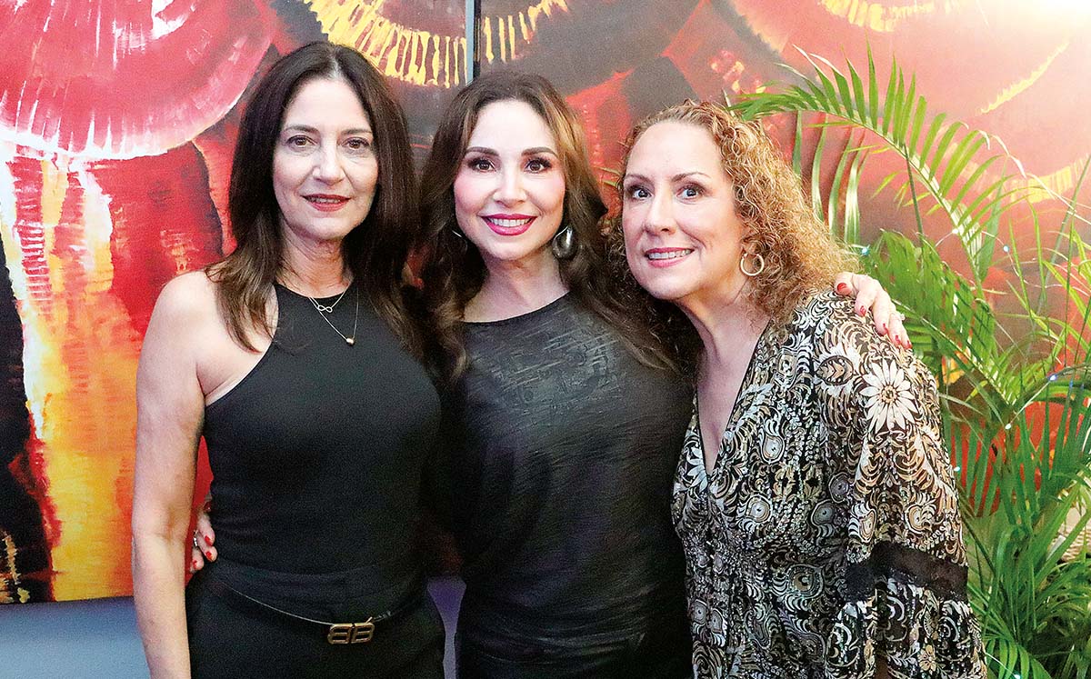 ANA LETY PÉREZ, REBECA SALAZAR Y MÓNICA COSTA nos regalaron sus mejores sonrisas
