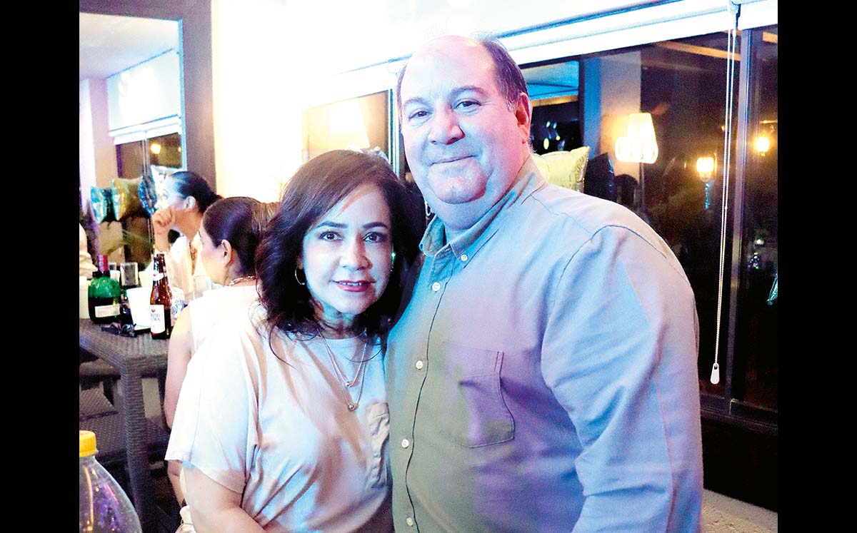 ANA MARY ROMO Y FERNANDO MARTÍNEZ llegaron con sus mejores outfits al evento