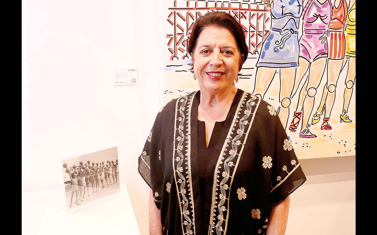 ELVIA HOLGUERA disfrutó de cada uno de los cuadros de la artista Aisha Sufé