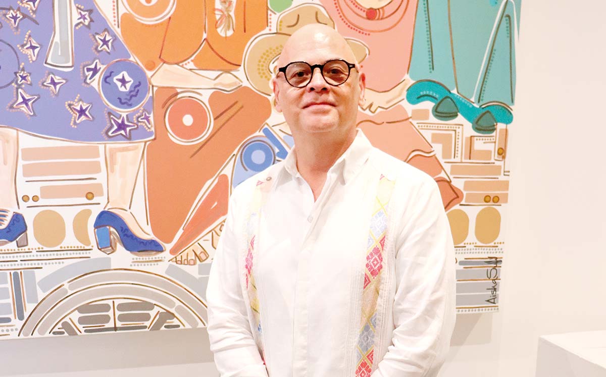 HÉCTOR ROMERO llegó puntual al Museo de la Ciudad Tampico y disfrutó de una gran exposición de arte