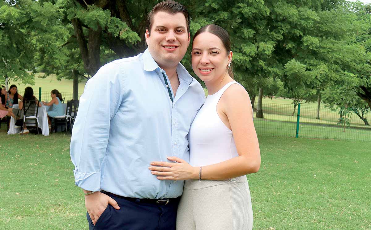 JORGE NAHIM MANZUR Y BALBINA GUAJARDO llegaron con sus mejores outfits al festejo