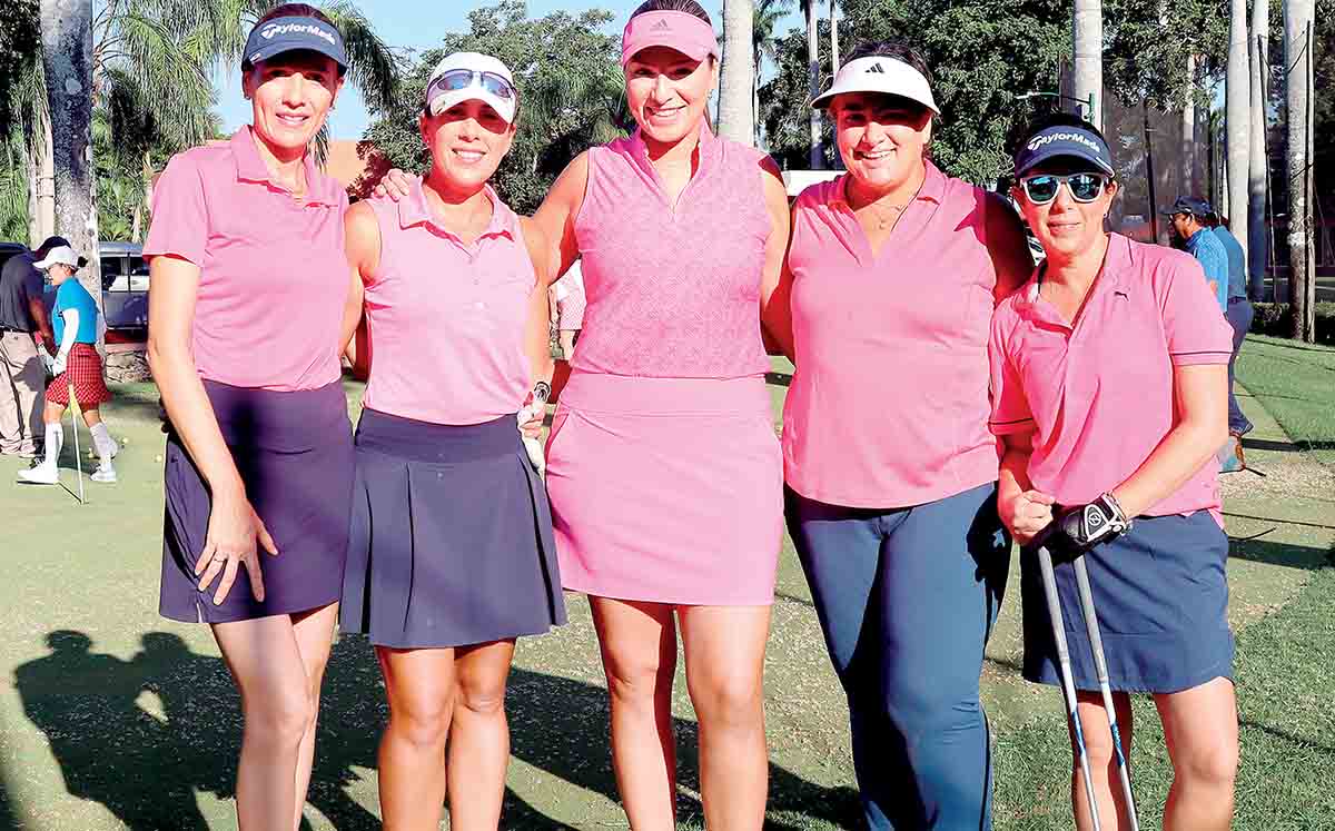ALONDRA GONZÁLEZ, ISABEL CASTRO, ENNA GONZÁLEZ, MARU CUADRA Y LUCY LORENZO felices en el Torneo de Tinina Fernández