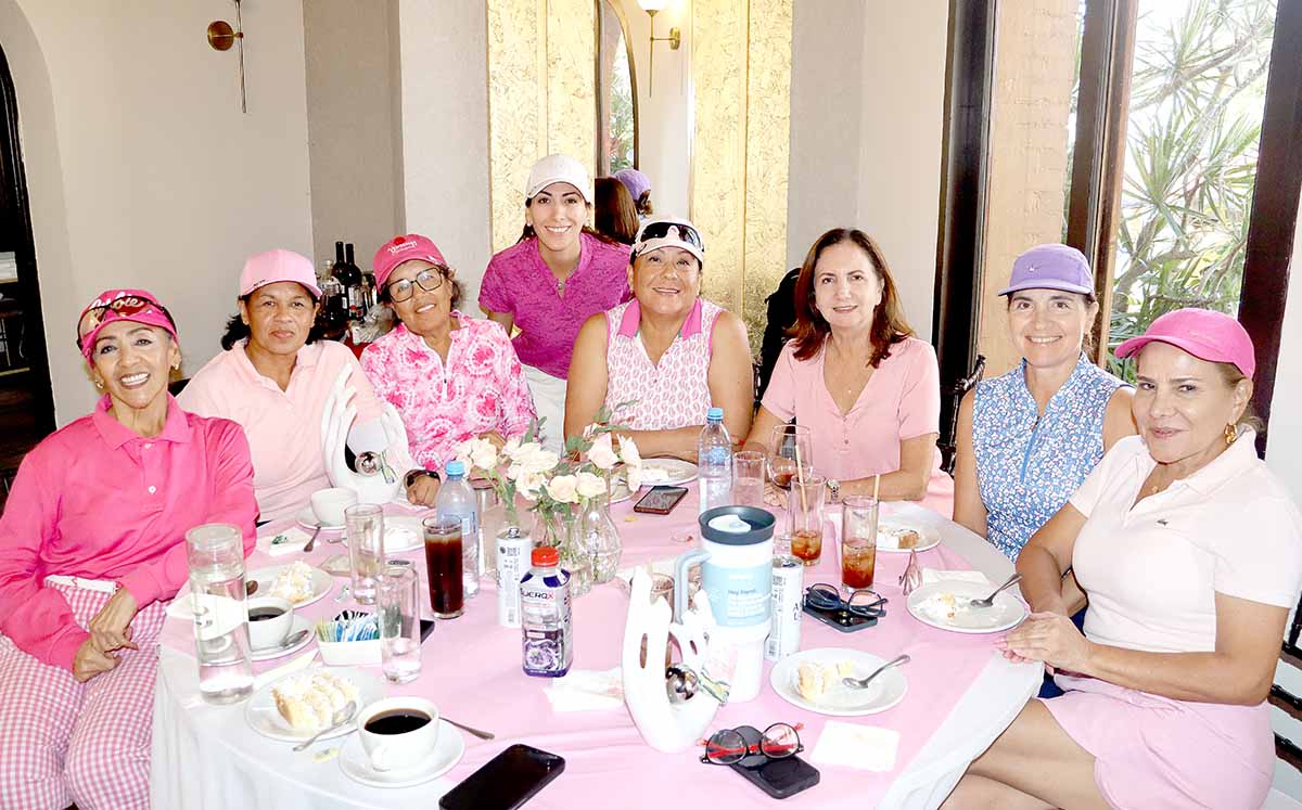 Asistencia nos regalaron sus mejores sonrisas en la comida de premiación