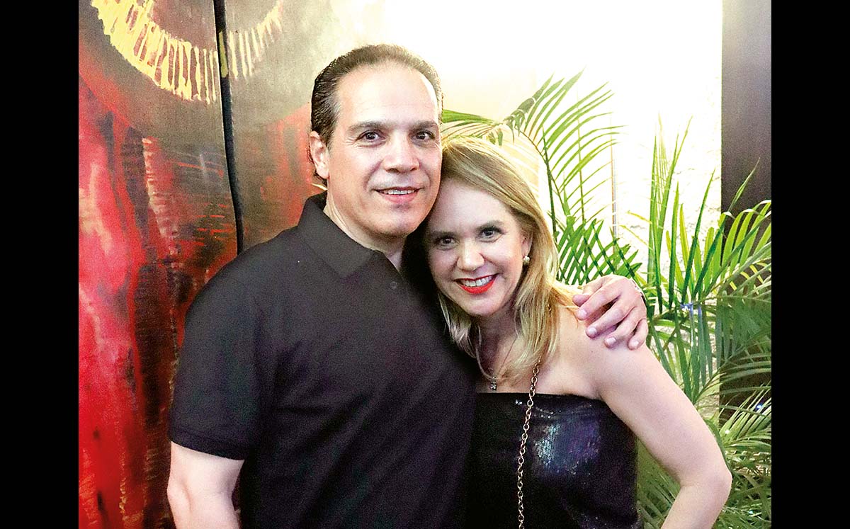 RAMIRO ELIZONDO Y CARMENCHU HURTADO llegaron con sus mejores outfits al evento