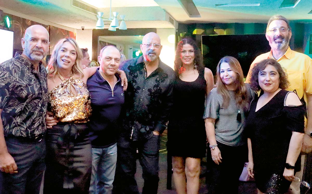 SERGIO NAVARRETE, MARISSA ORENDAIN, ANTONIO JUREIDINE, JOHNNY GÚZMAN, JULIETA ALONSO, FERNANDO GARCÍA Y MARY BARRAGÁN felices en el evento