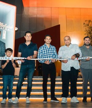 El corte de listón estuvo a cargo de representantes clave de Grupo Modelo y ejecutivos de Showcenter Complex | Foto: Cortesía
