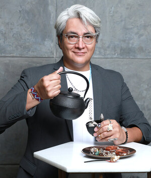 El diseñador de joyas Eduardo Benitez habla de su trayectoria y de su inspiración para crear piezas personalizadas (Foto: Jaime Jiménez)