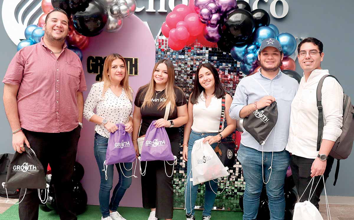 ALFREDO MELÉNDEZ, MÓNICA JONGUITUD, AMÉRICA PUENTES, ANDREA FRÍAS, ÁNGEL GÚZMAN Y DIEGO QUINTERO nos regalaron sus mejores sonrisas