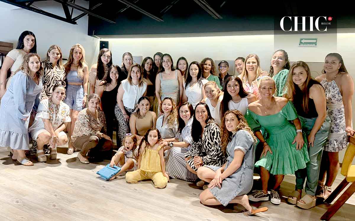 ARANTXA VALDEZ junto a sus invitadas en el restaurante Sarabando