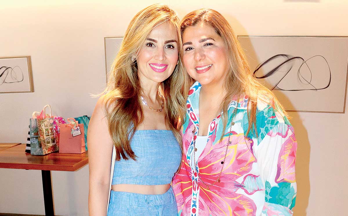 HALLET ARGÜELLO Y FABIOLA NÚÑEZ no pararon de felicitar y llenar de regalos a la festejada