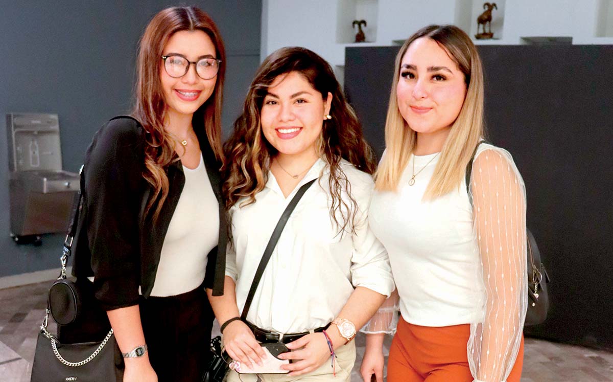 ISABEL ESCOBEDO, VALERIA GARCÍA E ITZEL MATA estuvieron muy contentas durante el evento