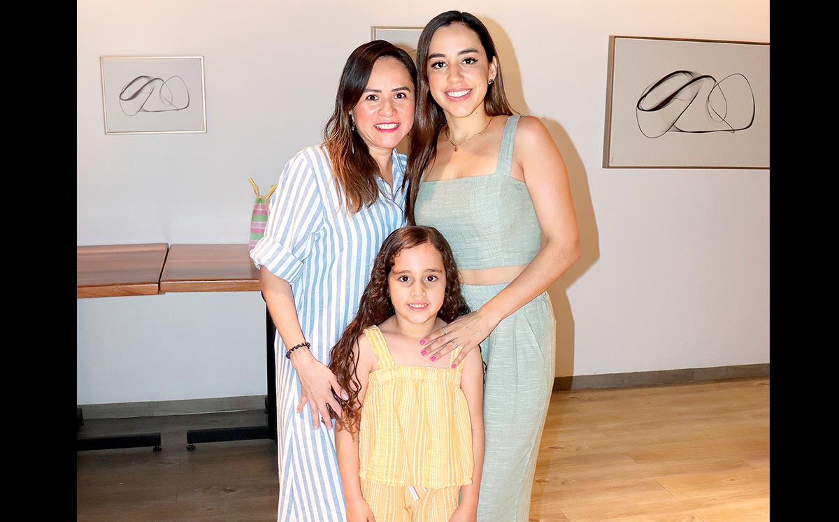 KARINA ORTIZ  Y ARANTXA BIAGI  festejaron el cumpleaños de ARANTXA VALDEZ