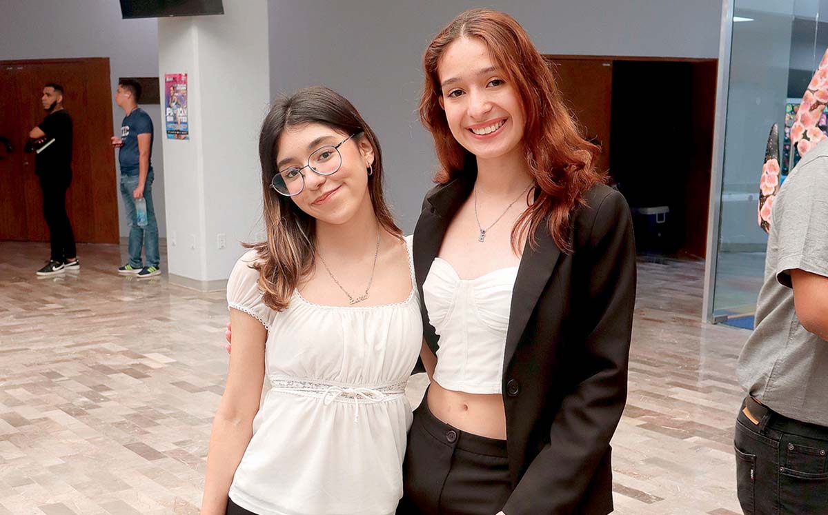 SARA GÓMEZ Y EVELYN ÁLVAREZ disfrutaron de las diferentes conferencias