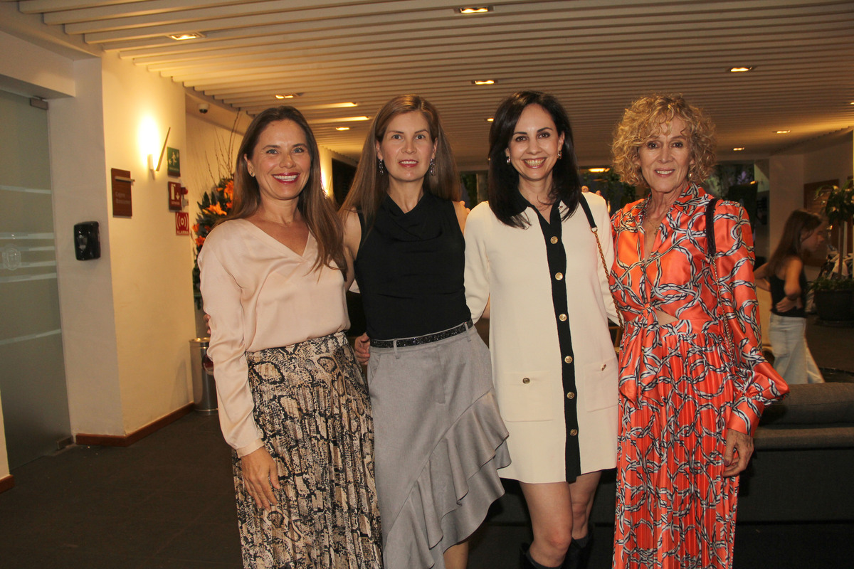 Vanessa Manzano, Lorena Villarrueal, Paola Moreno y Silvia Hernández