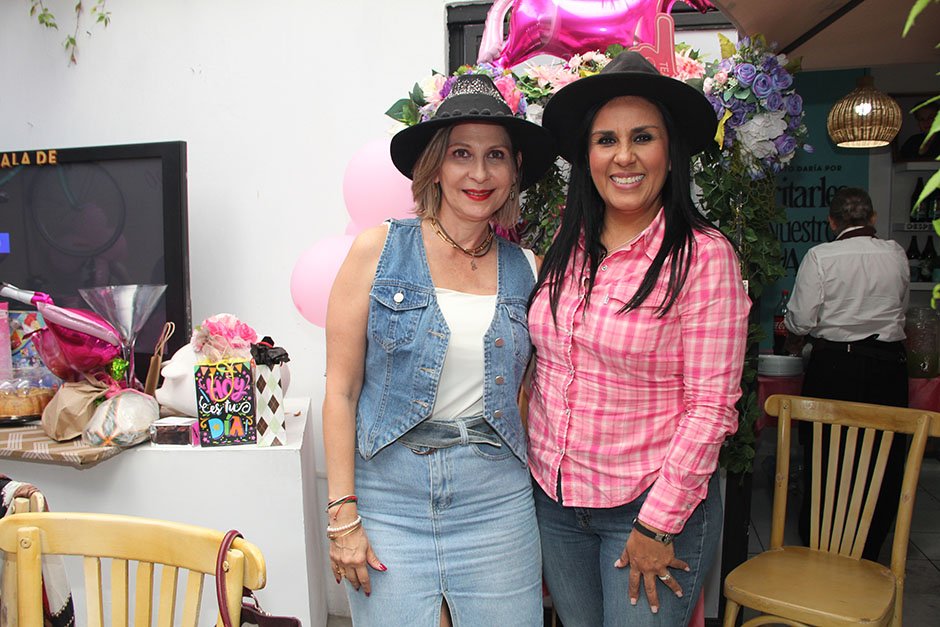 Ana Blackmore y Marcela Espinoza