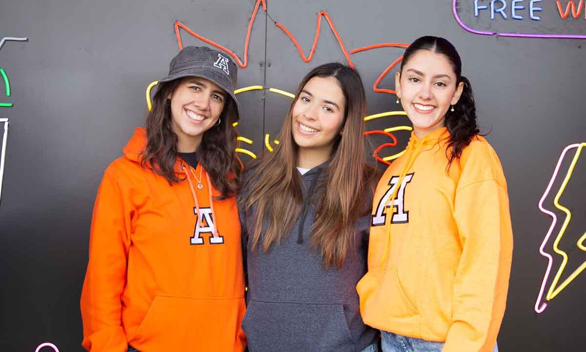 Sofía Reyna, Caro Luevano y Kam Grappin
