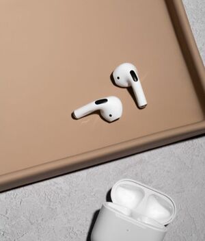 Costco pone en descuento estos AirPods 4 (Freepik)