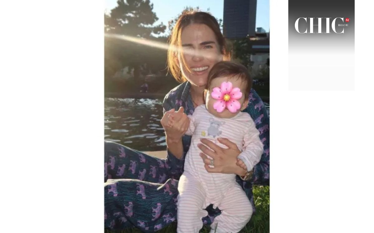 Karla Souza en pijama con su hija (Instagram)