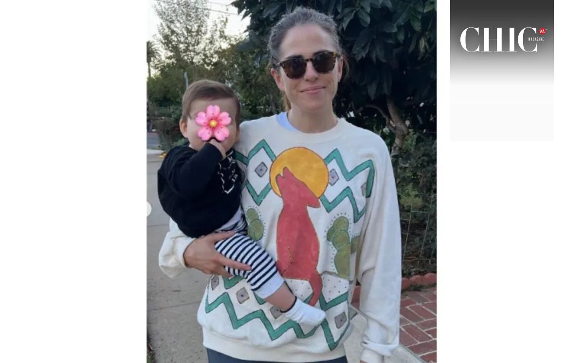 Karla Souza posa junto a su hija (Instagram)