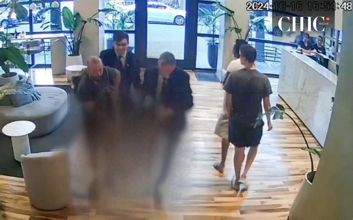 Liam Payne cargado por los trabajadores del hotel en donde murió (Daily Mail)
