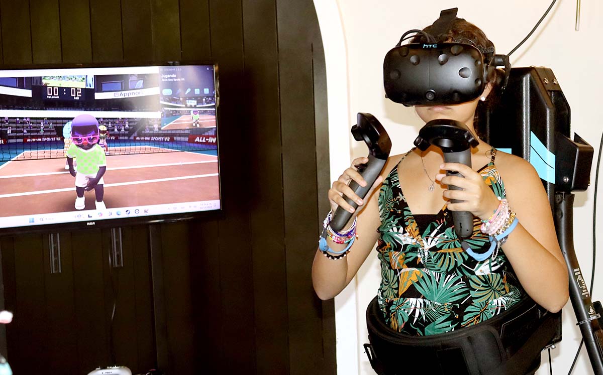 Sus amigos se divirtieron con juegos de VR a cargo de Neotec vr