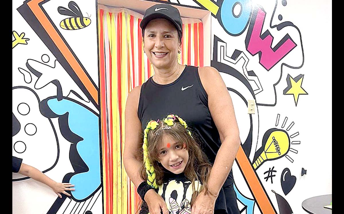ANA PAULA MENDIOLA Y JUDITH ARGUELLES felices de celebrar en ART SPARK